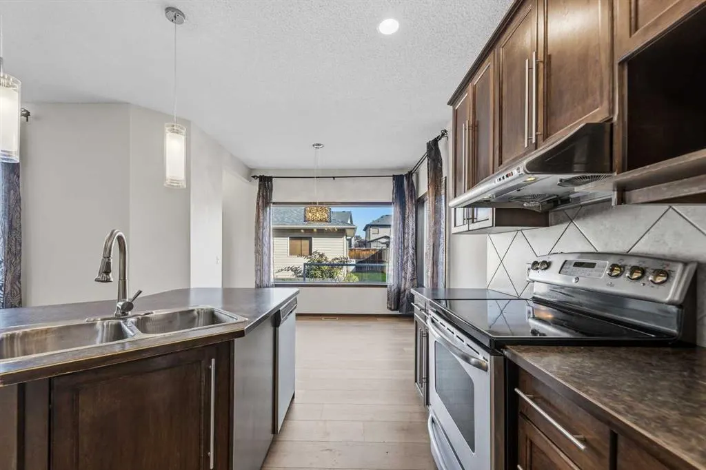 195 Elgin Rise SE