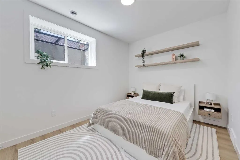 828 8 Avenue NE #4