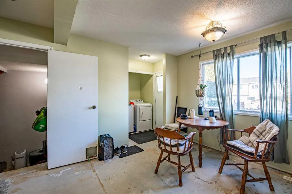 6 Ellenwood Drive