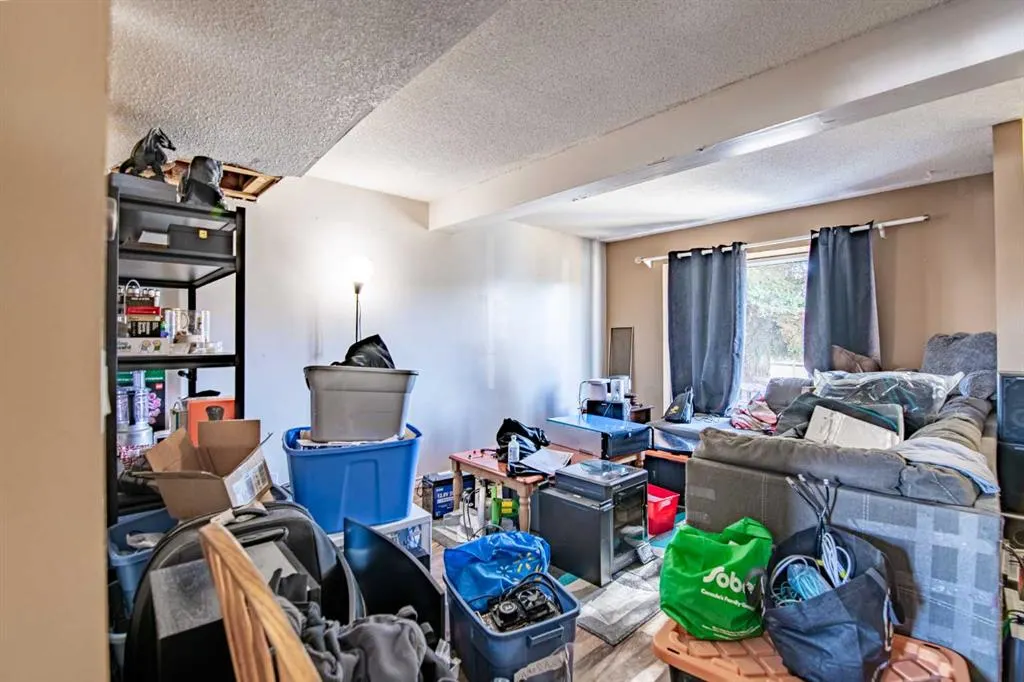 6 Ellenwood Drive