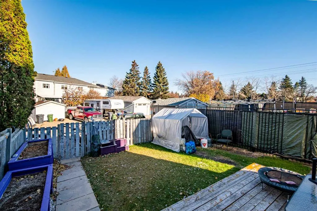 6 Ellenwood Drive