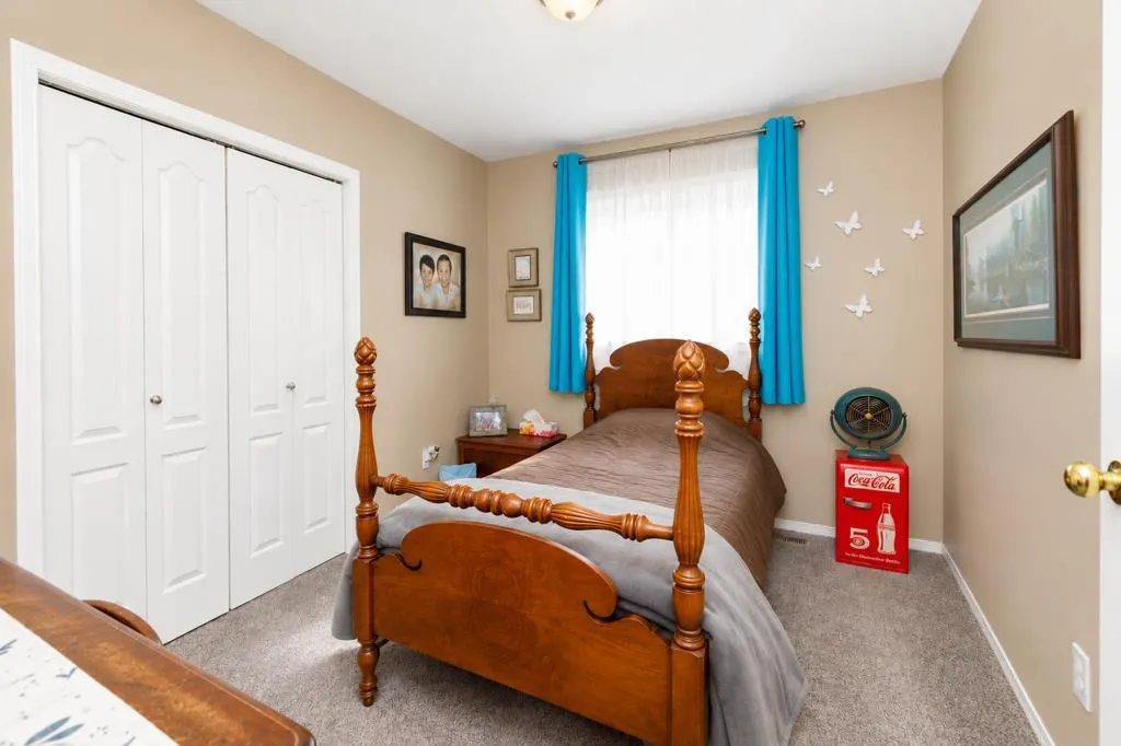 8 Daines Avenue