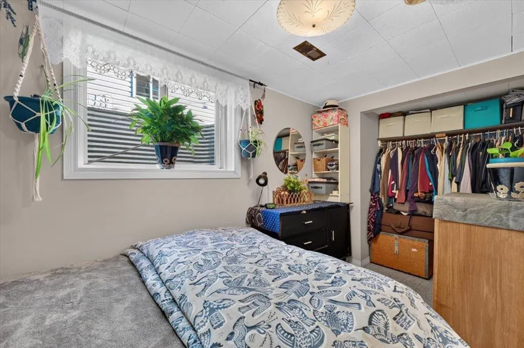 1184 Northmount Drive NW
