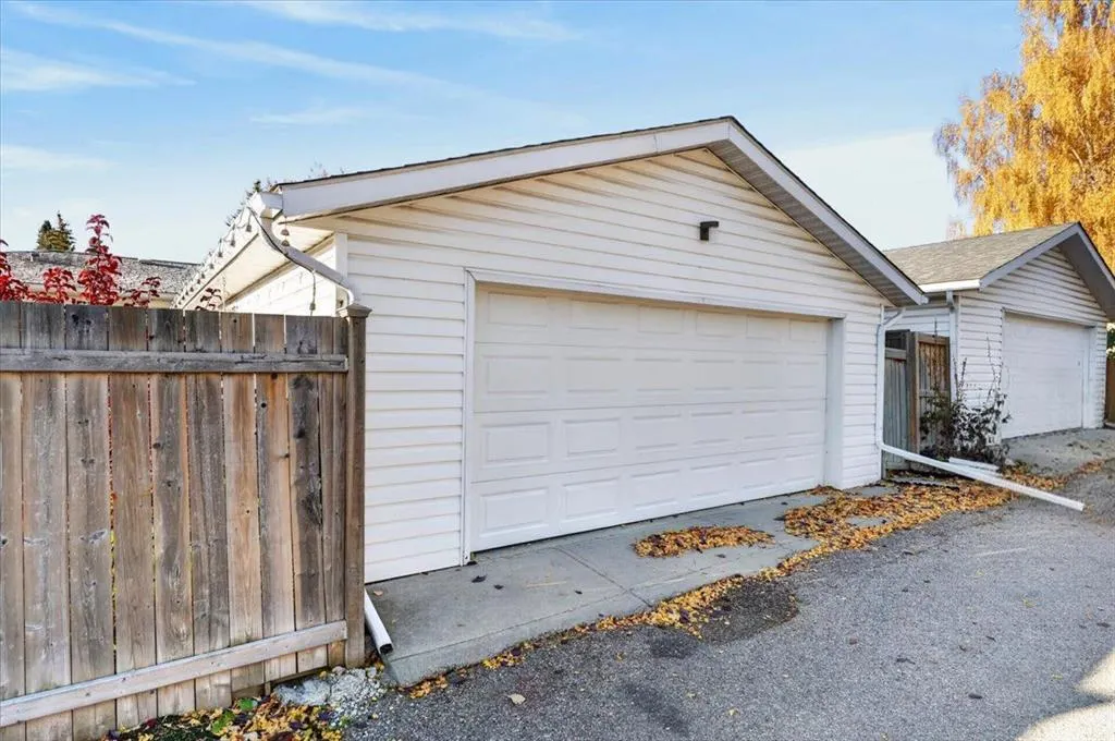 1184 Northmount Drive NW