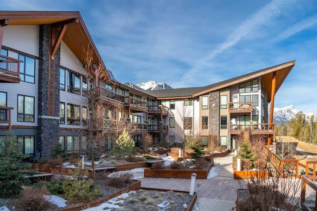 106 Stewart Creek Rise #102