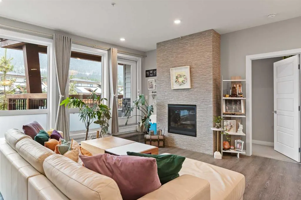 106 Stewart Creek Rise #102