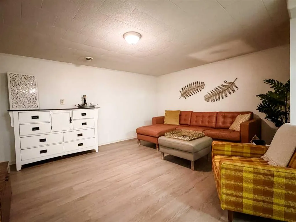 3808 64A St Close