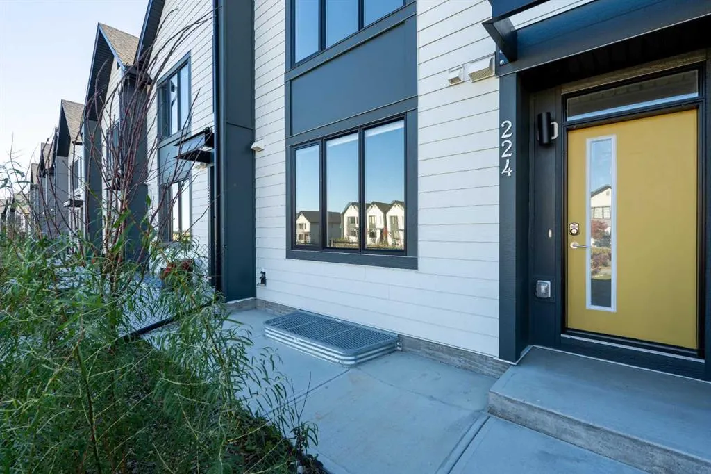 224 South Point Greenway SW