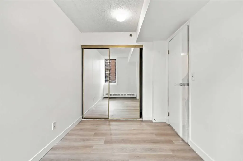 128 2 Avenue SE #404