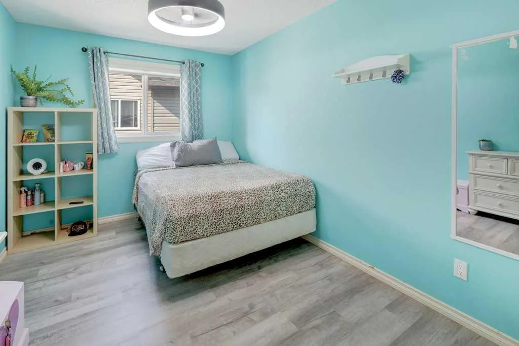 242 Crystal Green Point