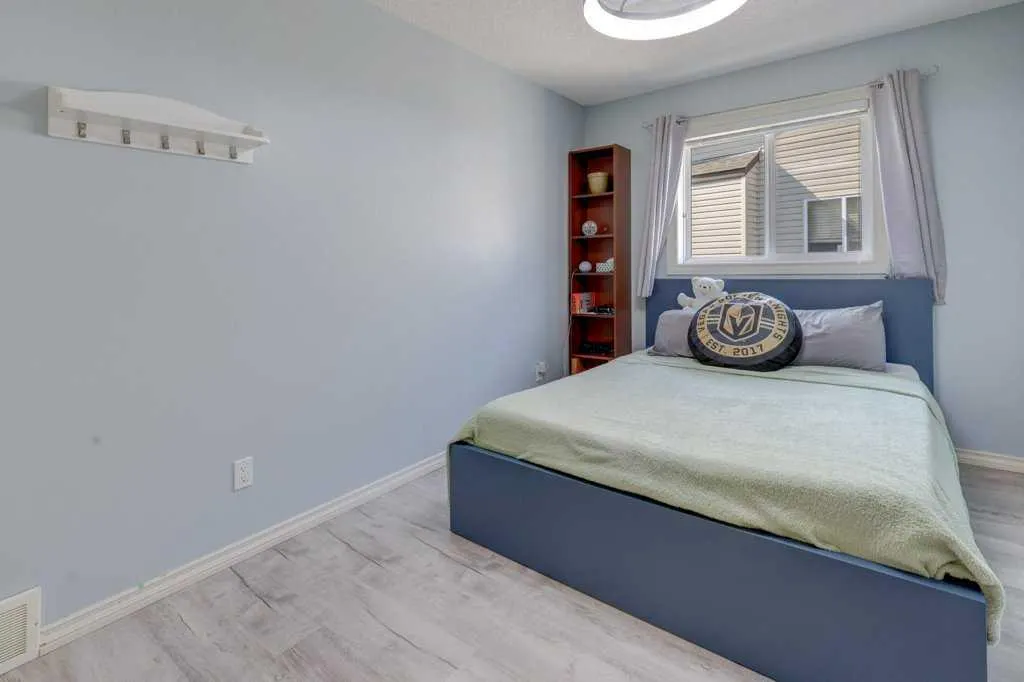242 Crystal Green Point