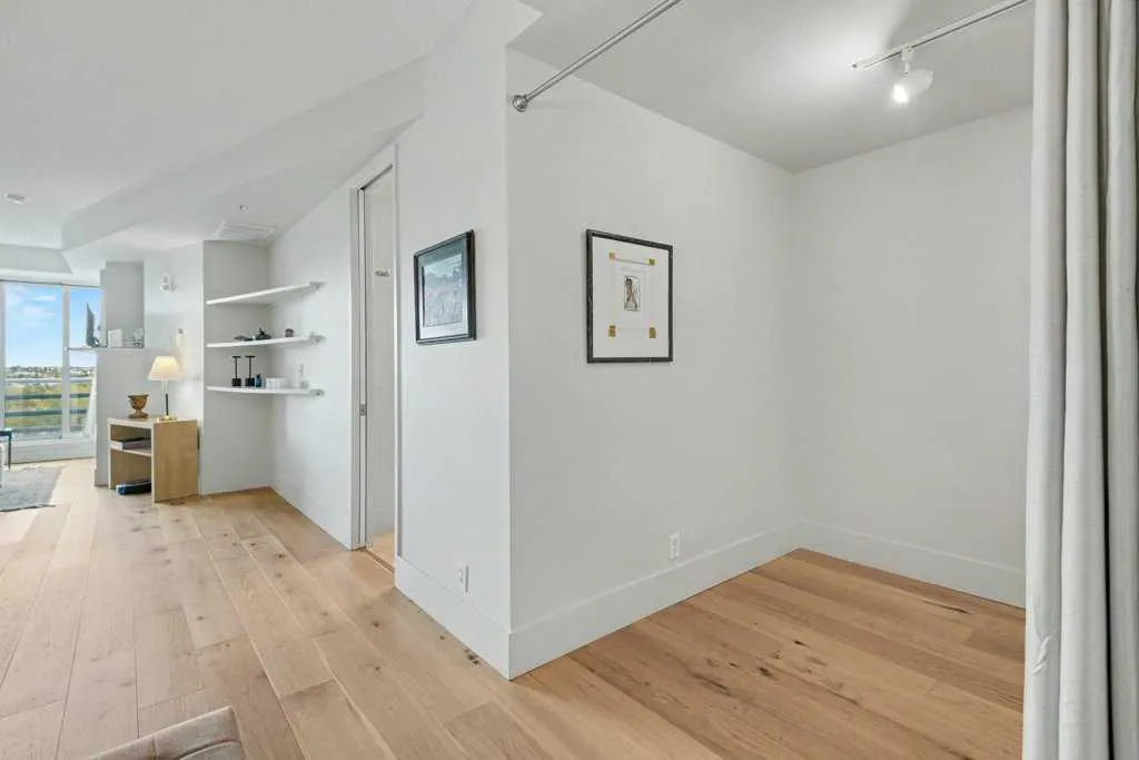 205 Riverfront Avenue SW #906