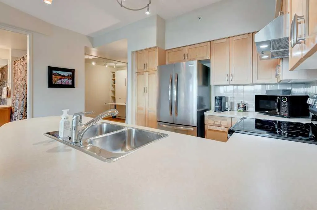 205 Riverfront Avenue SW #906