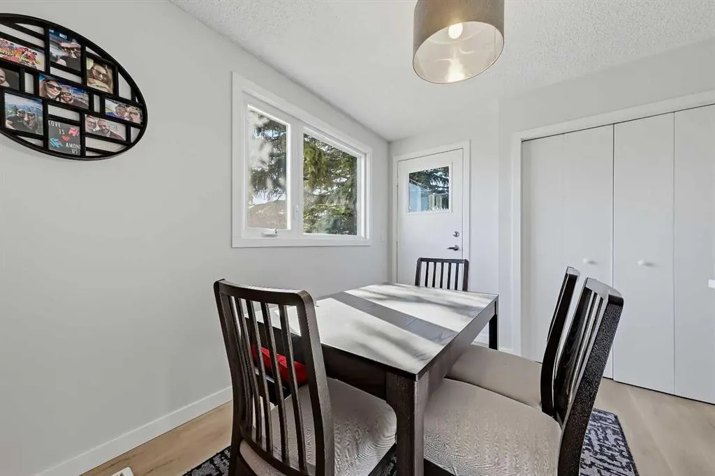 302 Woodvale Crescent SW