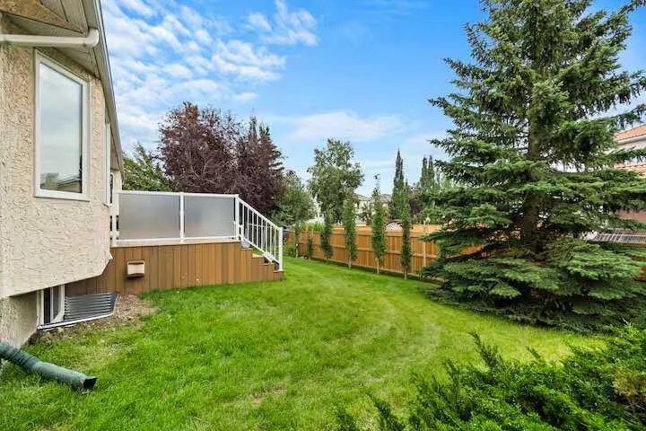 11 Hawkmount Heights NW