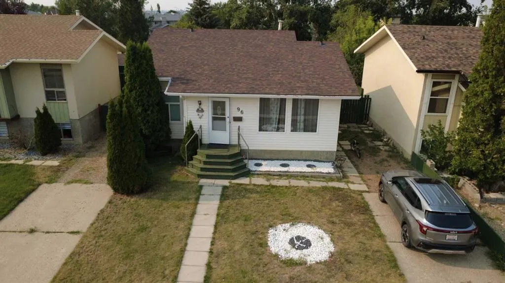 96 Simpson Crescent SE