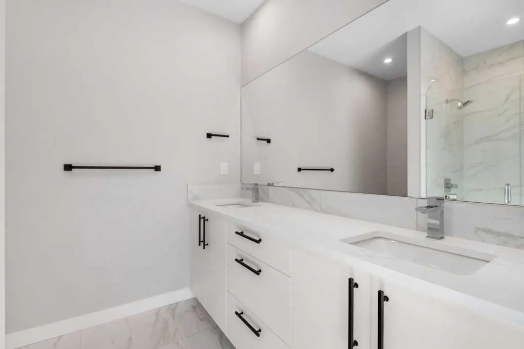 8155 8 Avenue SW #208