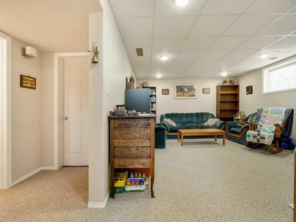 687 Parkside Drive