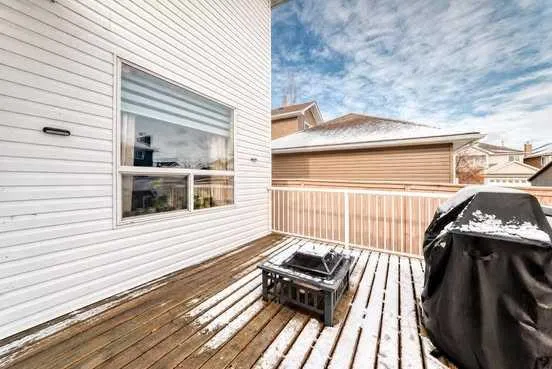 38 Coral Reef Crescent NE