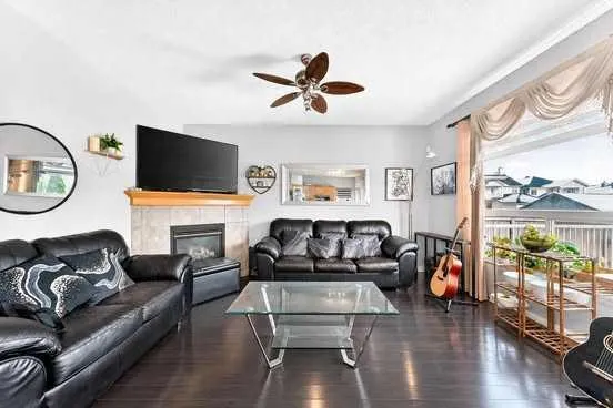 38 Coral Reef Crescent NE