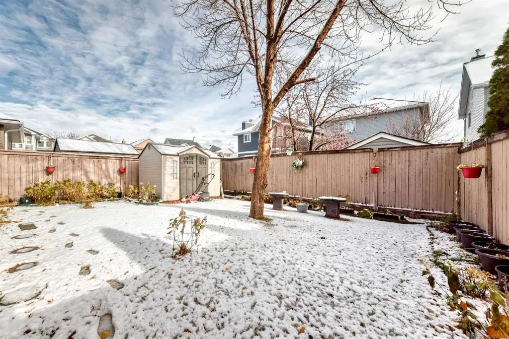 38 Coral Reef Crescent NE