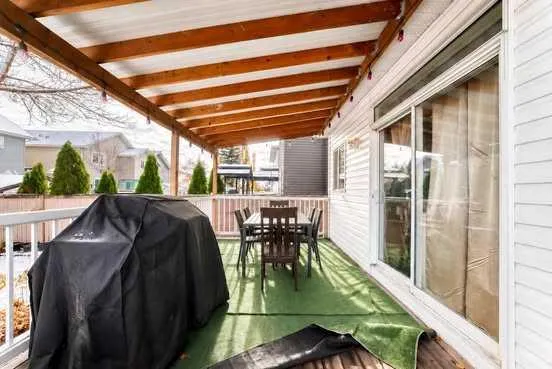 38 Coral Reef Crescent NE