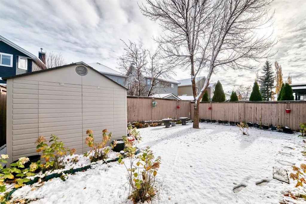 38 Coral Reef Crescent NE