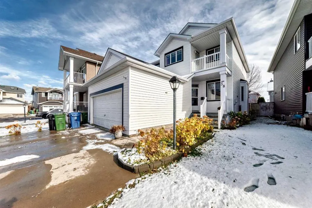 38 Coral Reef Crescent NE