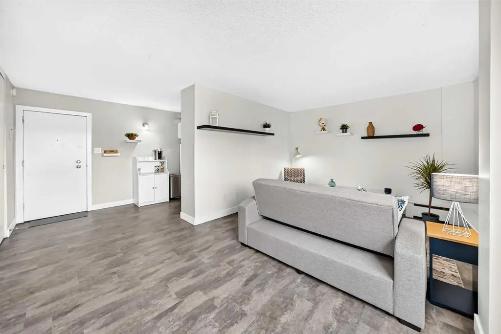 314 14 Street NW #206