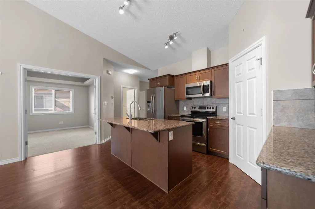 5021 34 Avenue #12