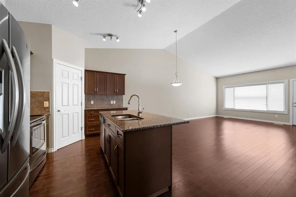 5021 34 Avenue #12
