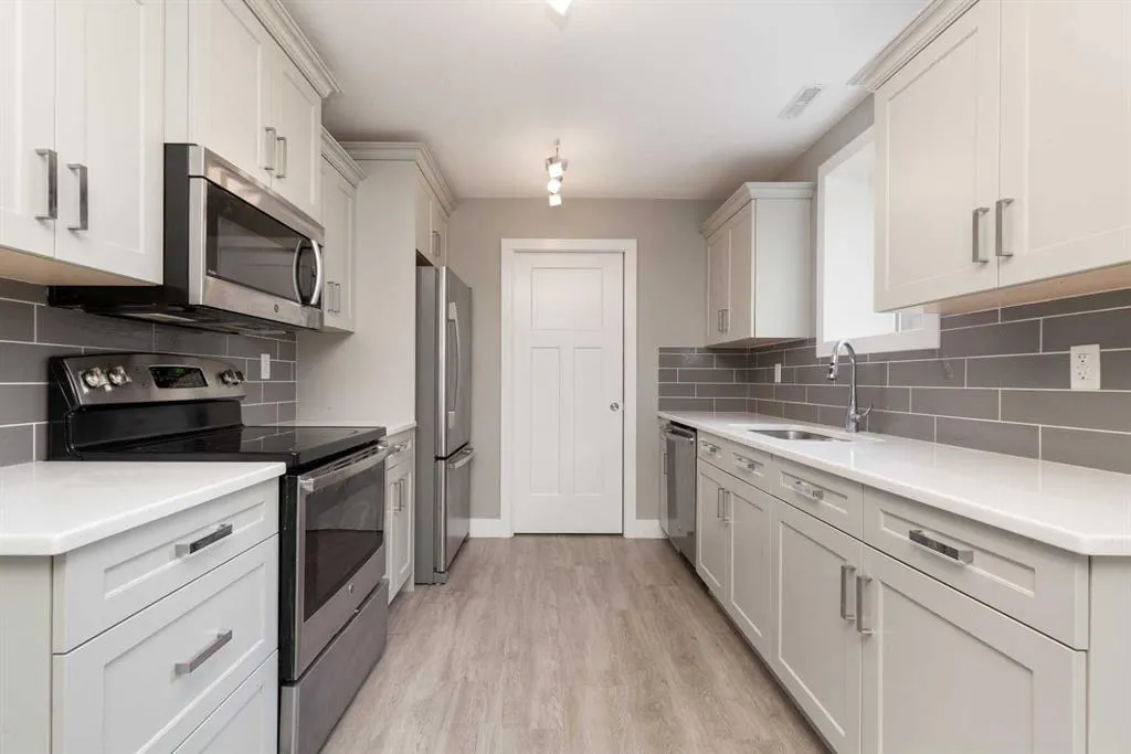 319 Northlander Bend W