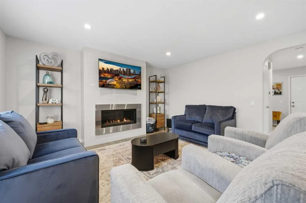 121 Springmere Grove