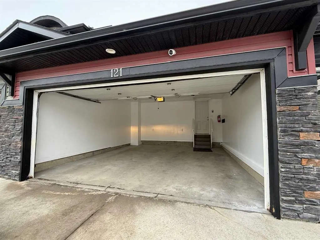 121 Springmere Grove