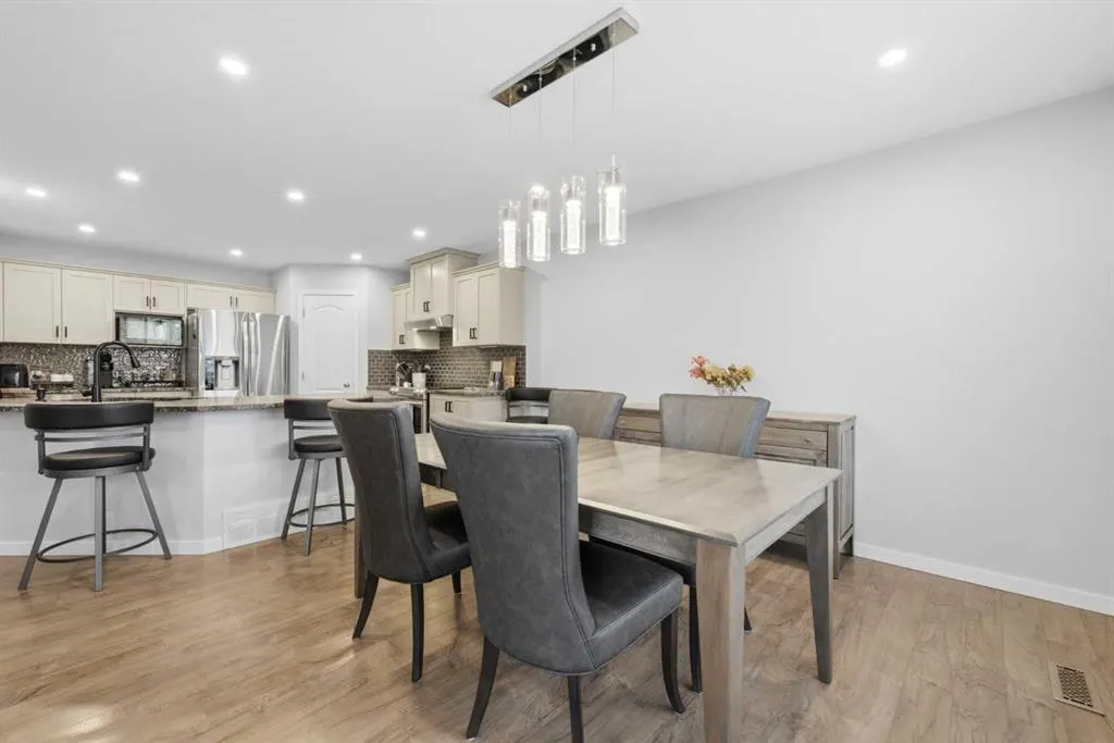 121 Springmere Grove