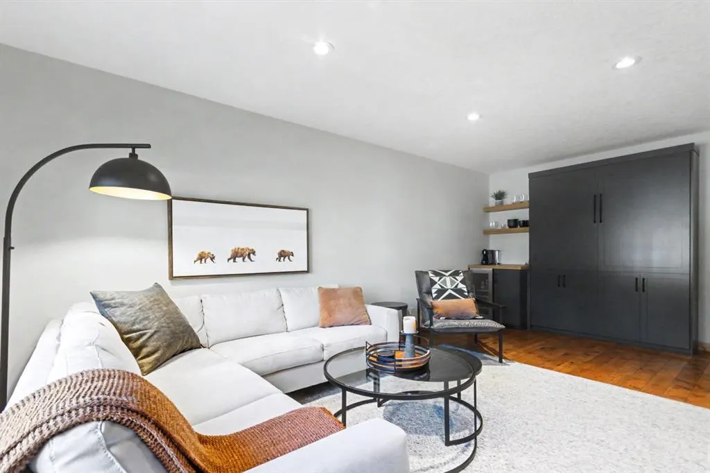126B Rundle Crescent