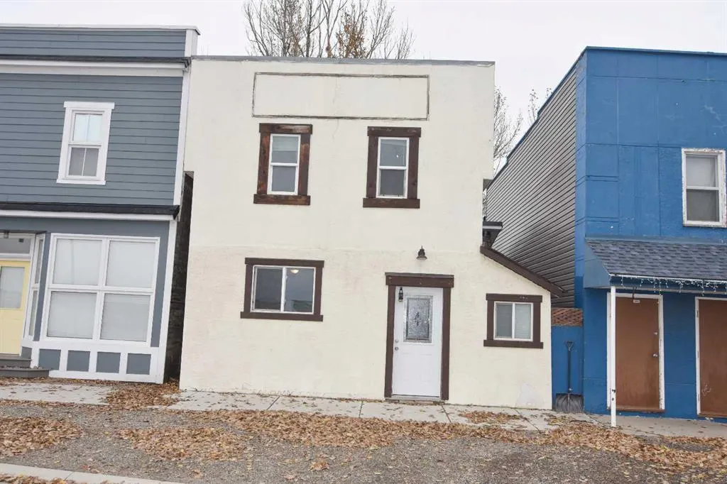104 Railway Avenue E