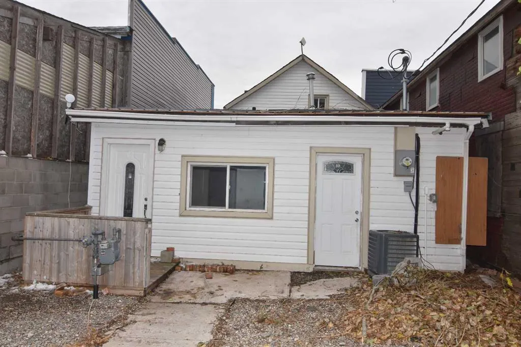 104 Railway Avenue E