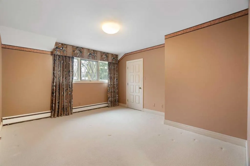 240 Eagle Ridge Drive SW