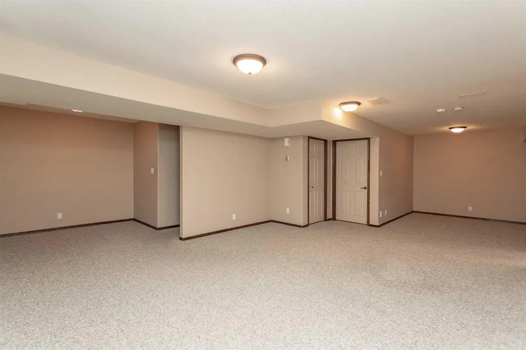 23 Lanterman Close
