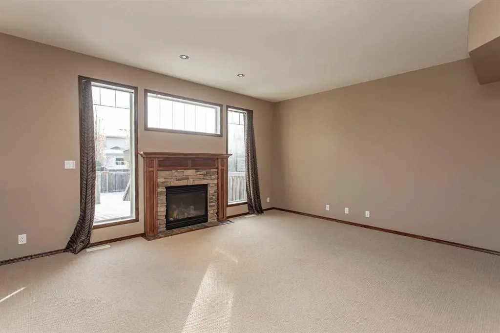 23 Lanterman Close