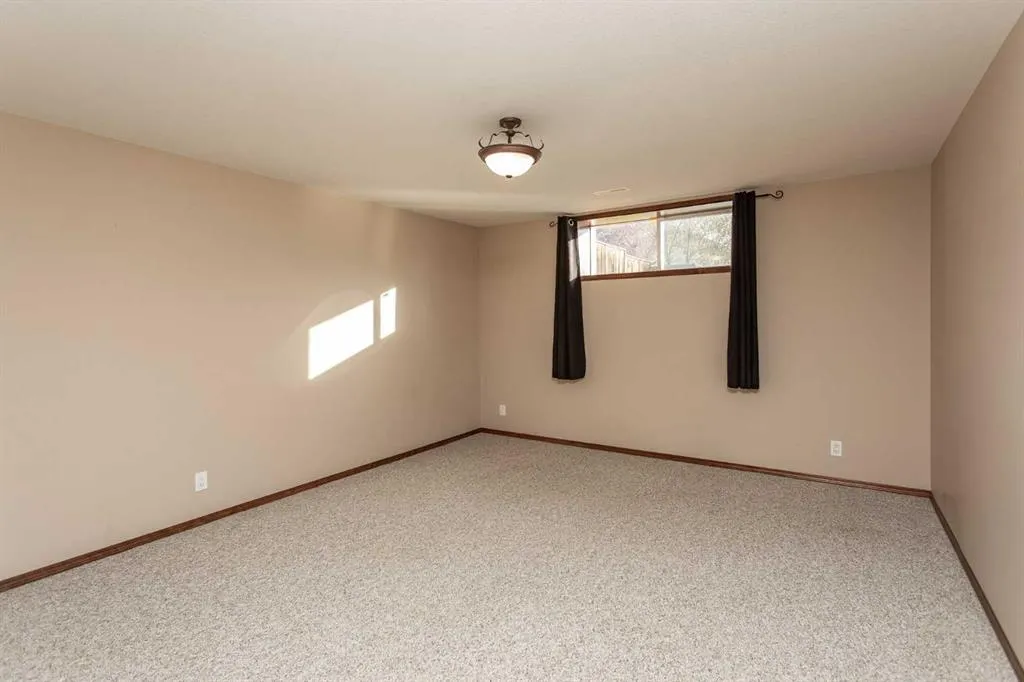 23 Lanterman Close