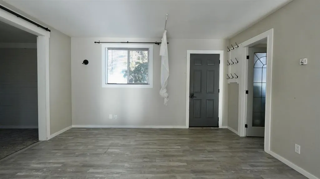 861070 HWY 743
