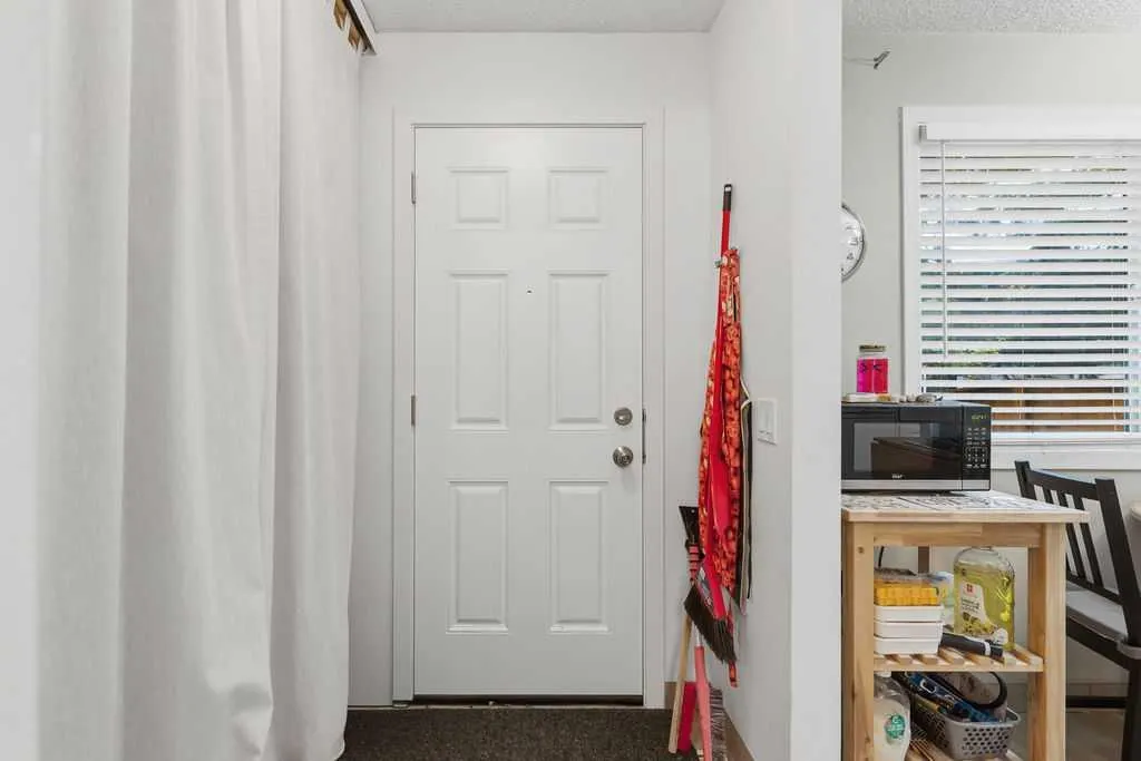 6 Bermuda Lane NW
