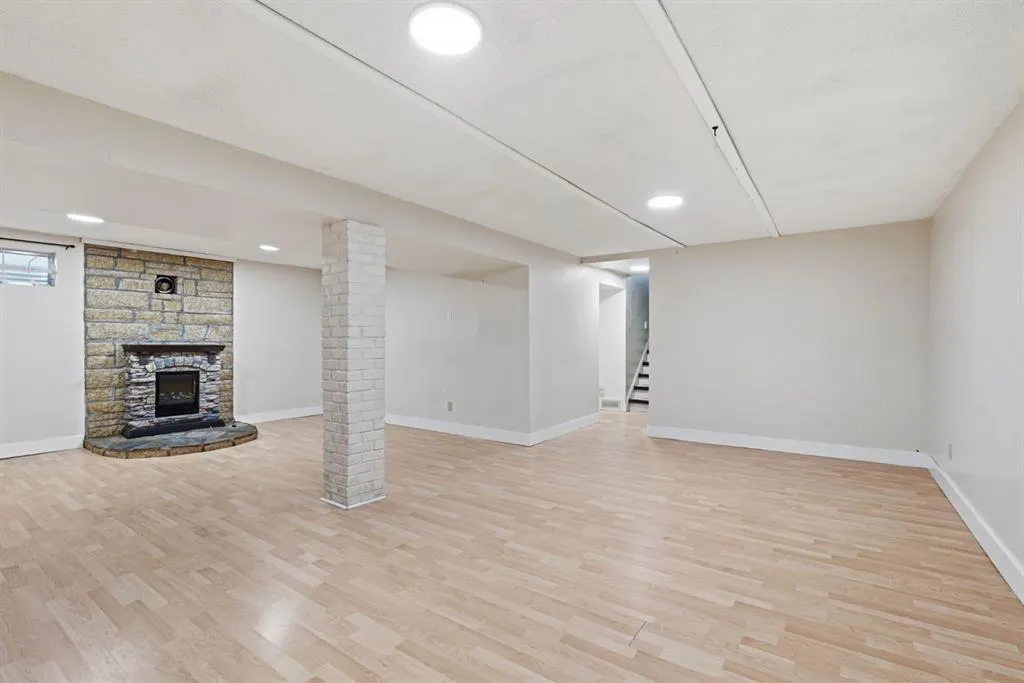 20 Glenpatrick Place