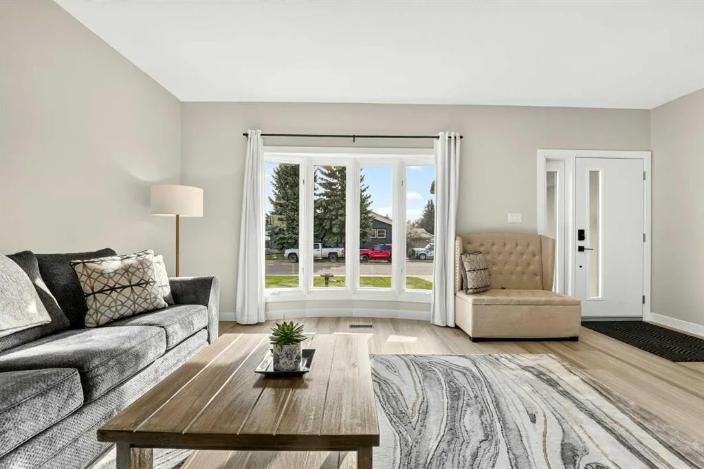 35 Ermineglen Road N