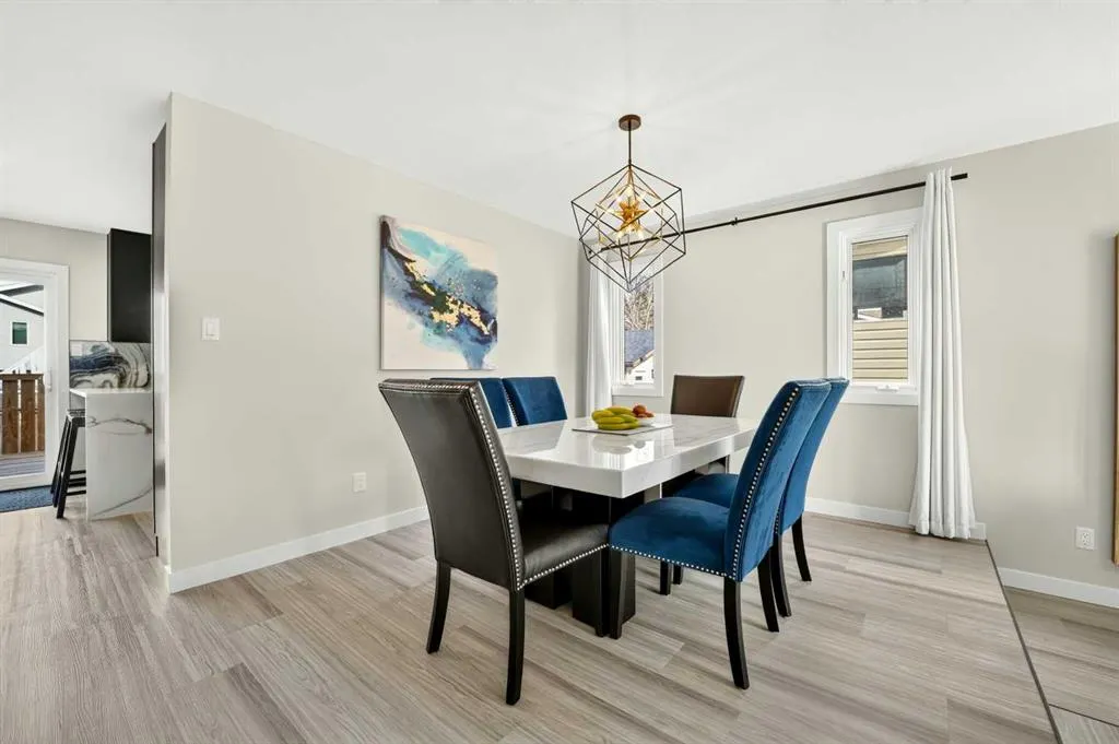 35 Ermineglen Road N