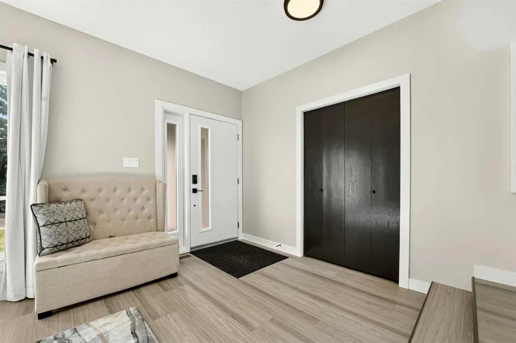 35 Ermineglen Road N
