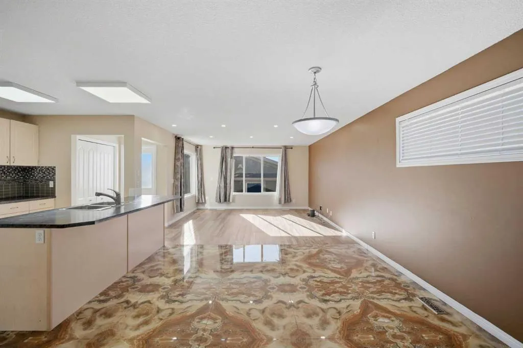 5 Taralake View NE