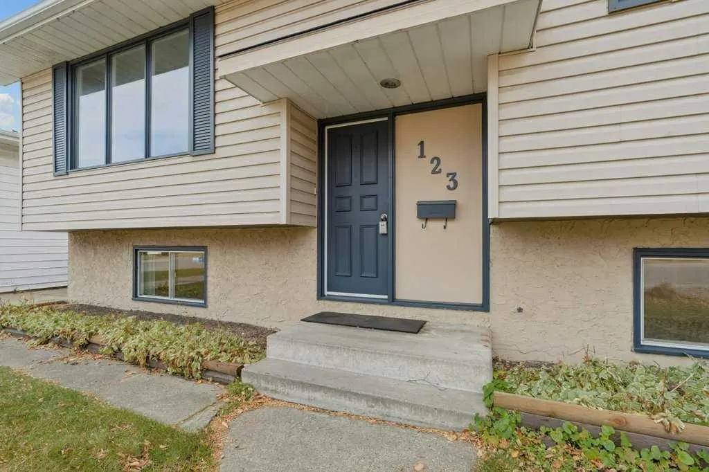 123 Lynnview Way SE